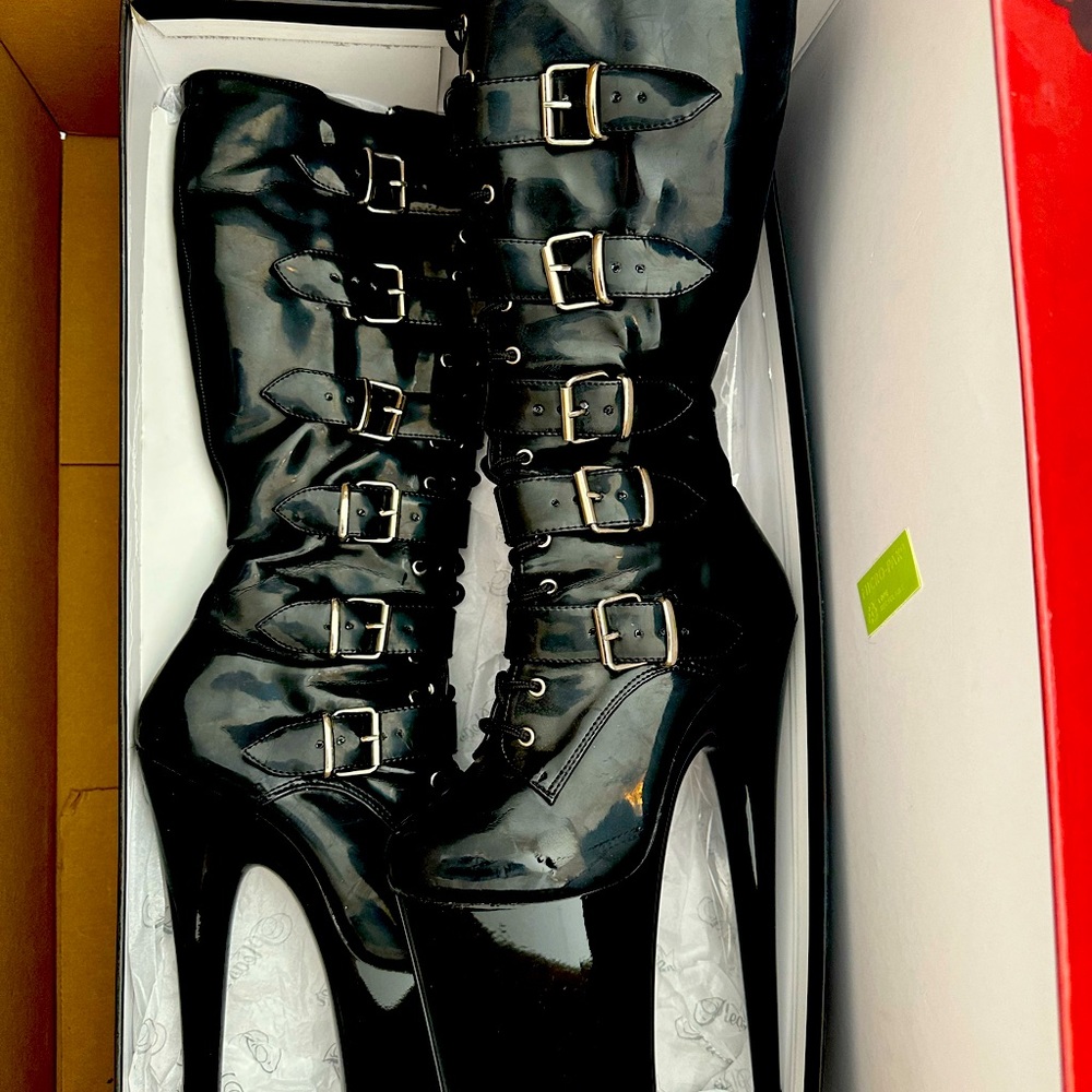 Pleaser black infinity platform boots